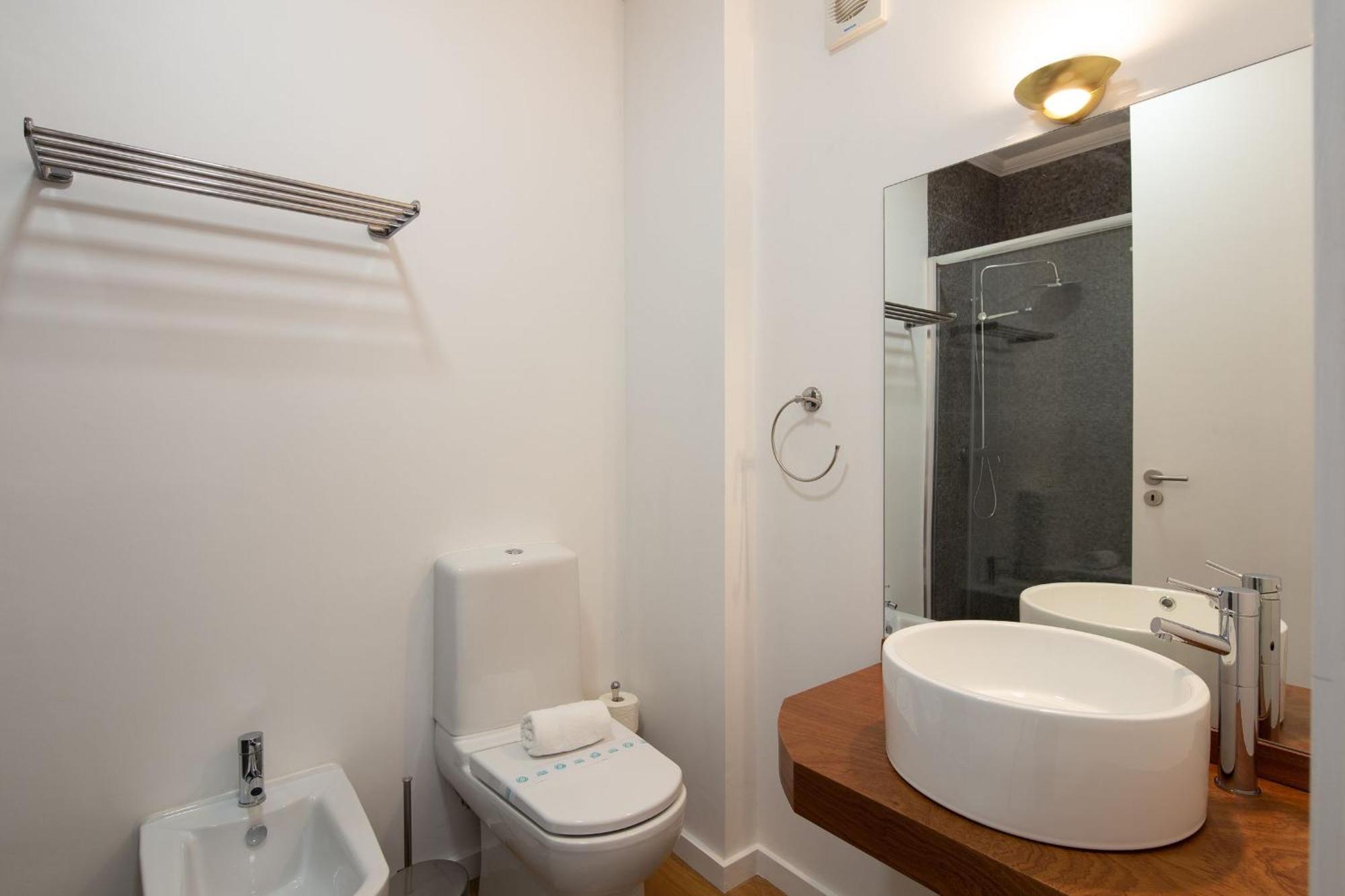 Lovelystay - Penthouse Balcony Apartment Porto Ngoại thất bức ảnh